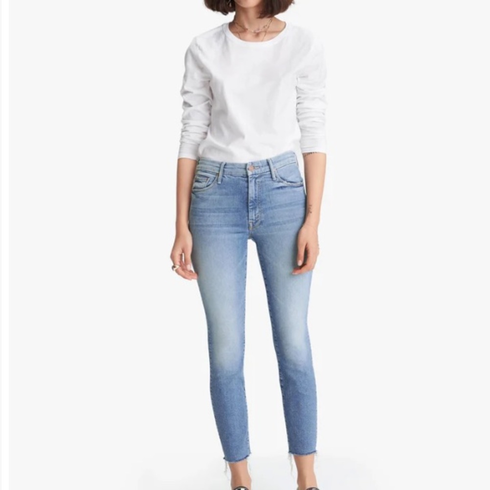 Mother Jeans “High Waisted Looker Ankle Fray” in color Shoot to Thrill, Size 25.